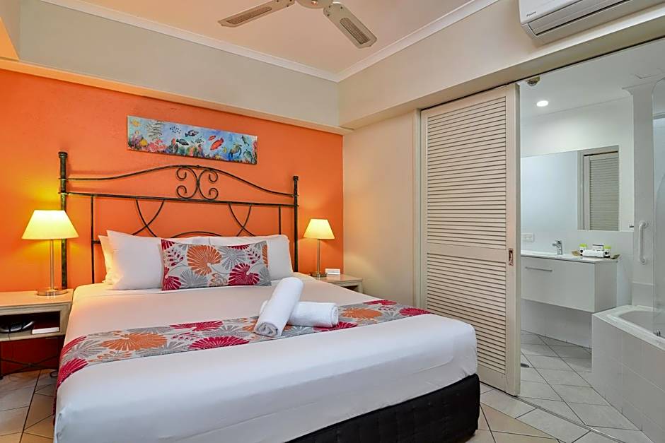 Le Cher Du Monde Adults Only