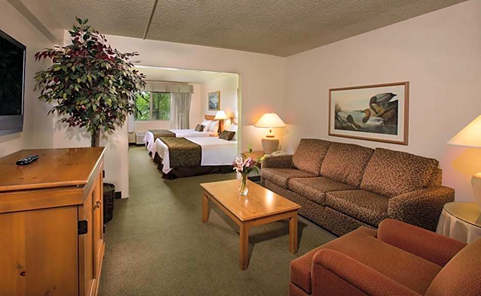 Coast Inn at Lake Hood