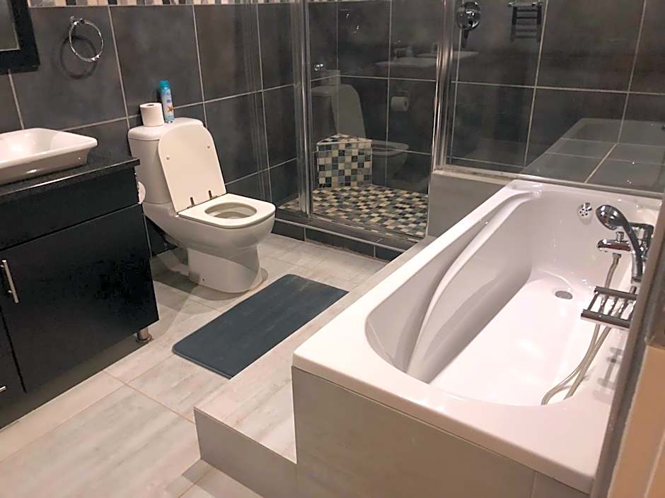 8 on Acacia Guesthouse