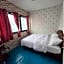 D​ Luck​ Hostel