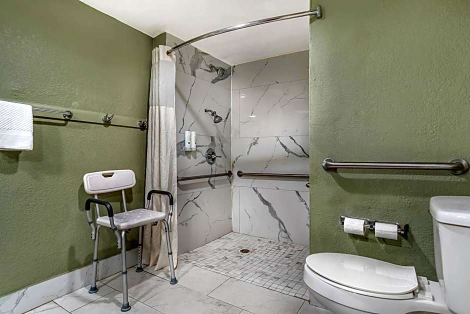 Quality Inn & Suites near Panama City Beach