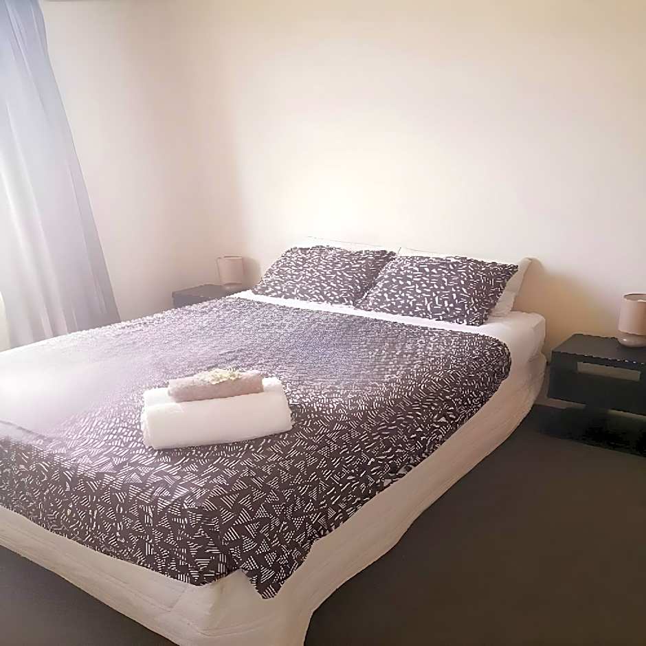 Photo 1 of 4 of 1 Bedroom 1 Queen Bed