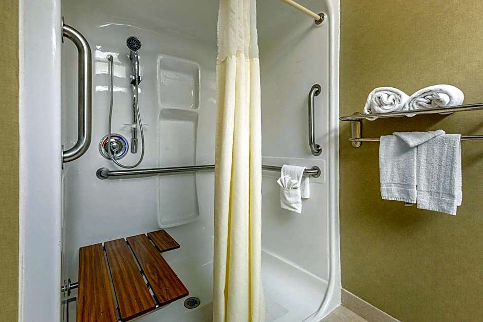 Quality Suites Sherman