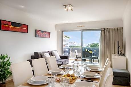 Apartment with Pool View