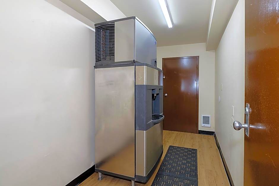 Red Roof Inn Edgewood