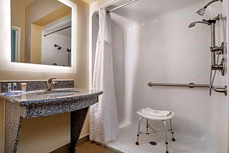 King Suite - Accessible/Non-Smoking