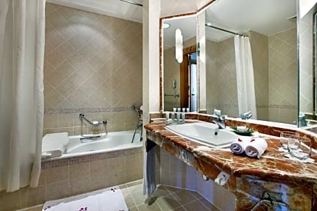 Superior Twin Room with Pool