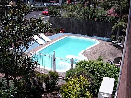 Avaleen Lodge Motor Inn