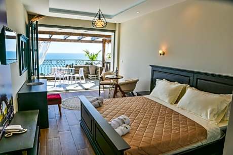 Deluxe Double Room with Balcony and Sea View
