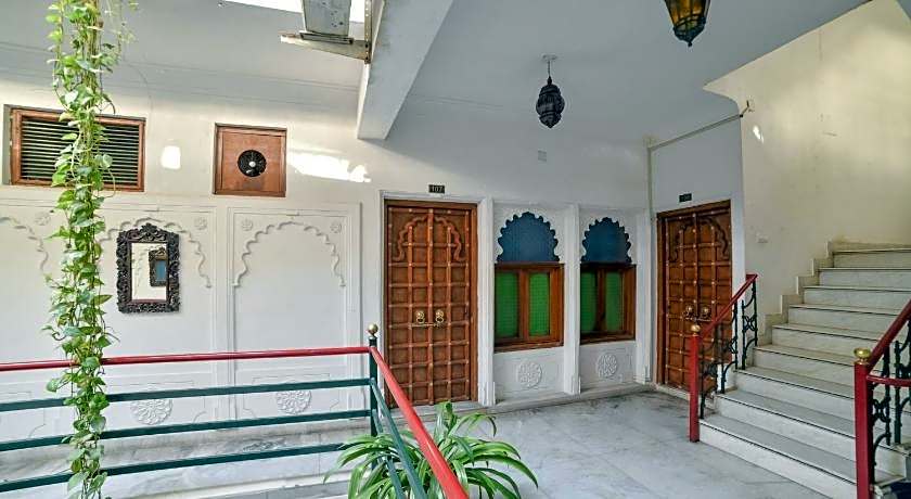 Hotel Devraj Niwas on Lake Pichola Udaipur