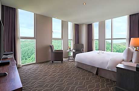 Premium Corner with Forest View