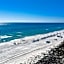 COUPLES GETAWAY, HONEYMOON SWEET, Perfectly Cozy Beach Front Condo with kitchen, pool, free parking,CHECK-IN AT DOOR