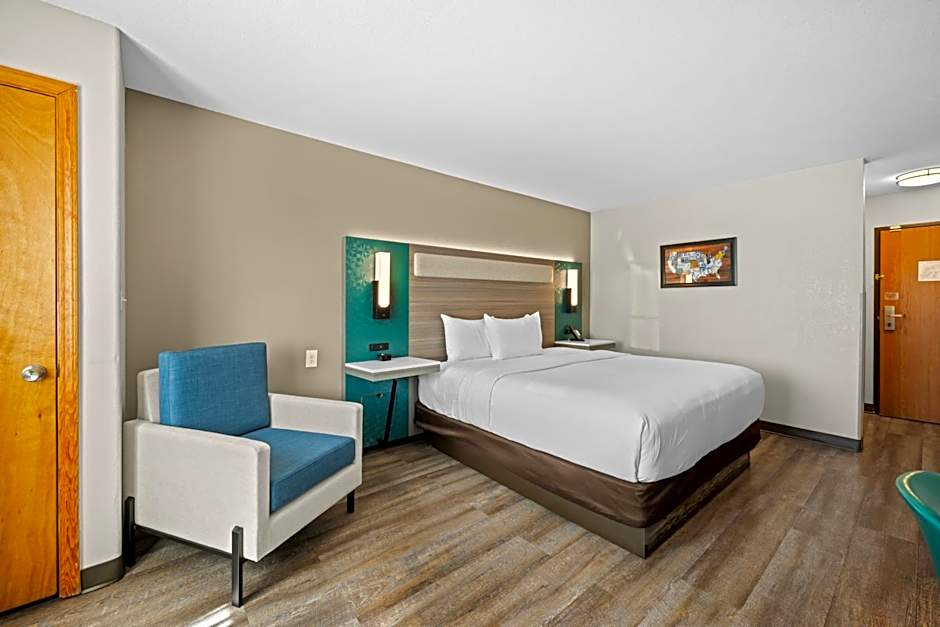 Econo Lodge Inn & Suites Santa Fe South
