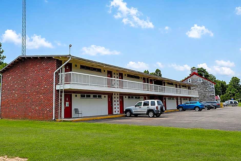Hometown Inn Staunton VA near Hwy 11