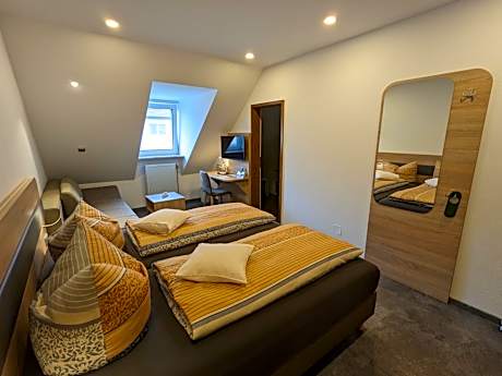 Comfort Room (2- 4 people)