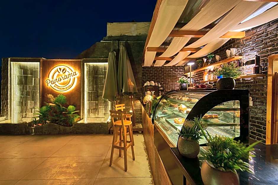 PANORAMA view pyramids