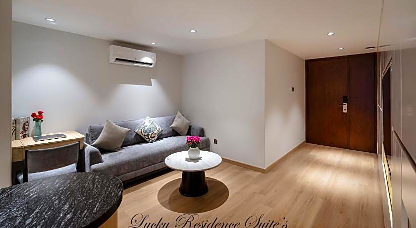 Lucky Residence Suites