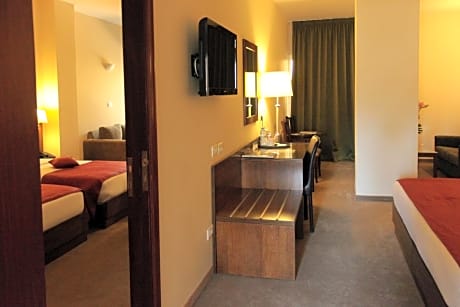 Junior Suite-Pool OR Garden View