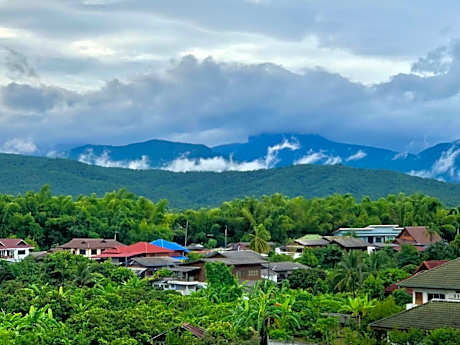 Sandee Place Mountain View Hotel โรงแรมแสนดีเพลส เมาเท่นวิว จอมทอง