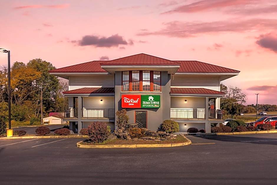 HomeTowne Studios by Red Roof Lancaster