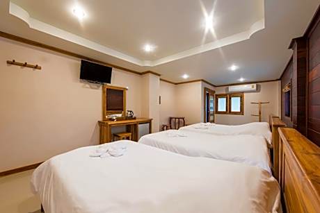Deluxe Family Room
