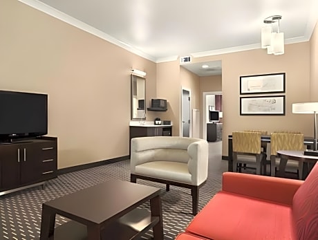 2 Bedroom Deluxe Suite