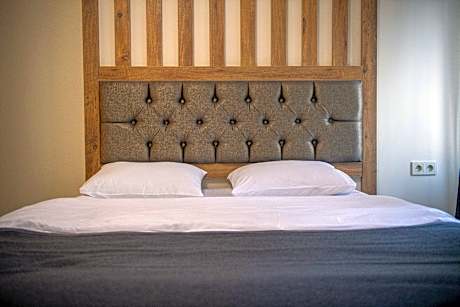 Quadruple with Shared Bathroom