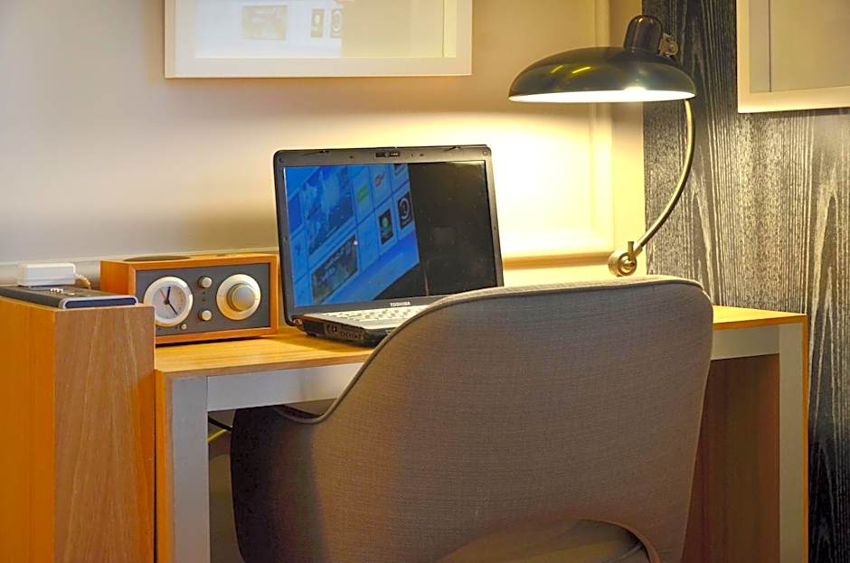 Browns Central Hotel