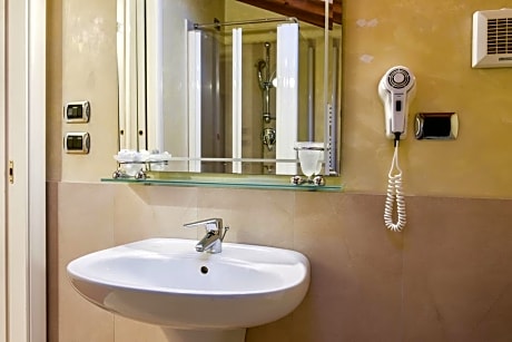 Double Apartment + 2 twin bed + roll bed