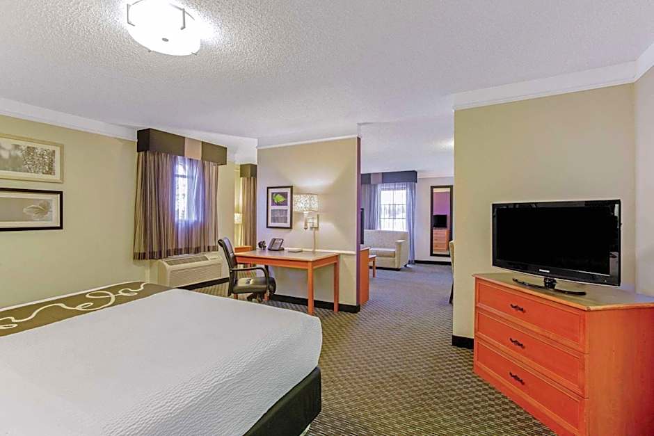 La Quinta Inn & Suites by Wyndham And Conference Center San Angelo