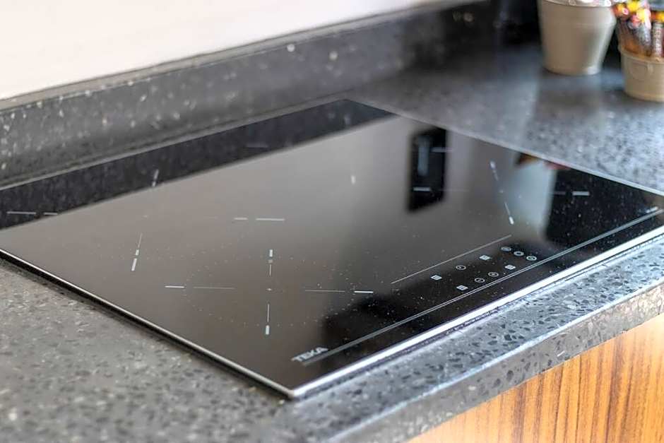 L102 New studio apt 1Bdrm 1bath AC Rooftop