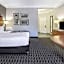 La Quinta Inn & Suites by Wyndham Dallas Arlington South