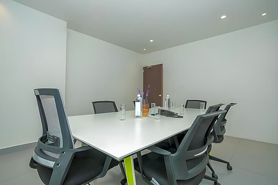 Vihaari 24 Business Hotel