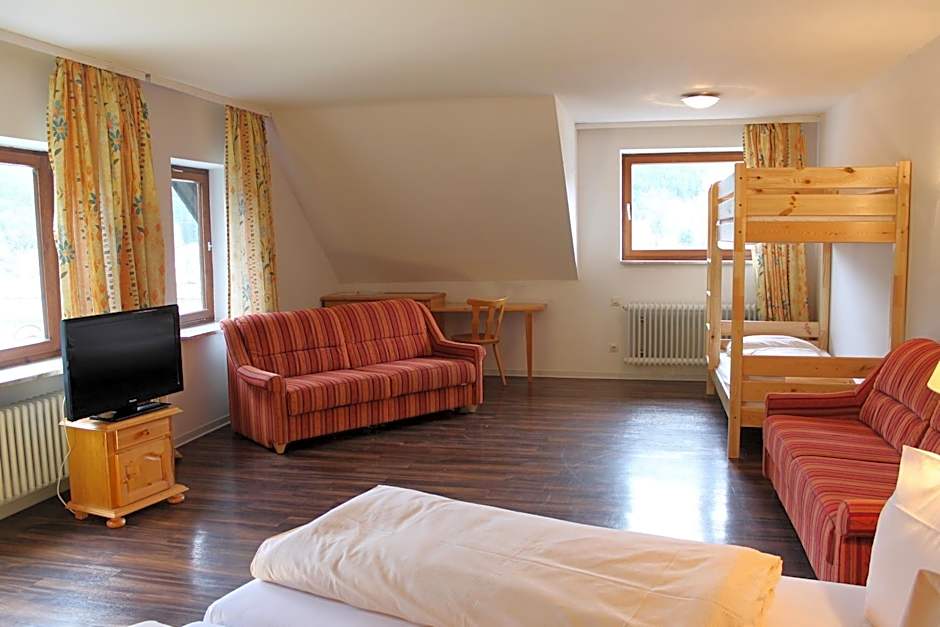 Action Forest Hotel - Kletterwald - Lasertag - nähe Badeparadies