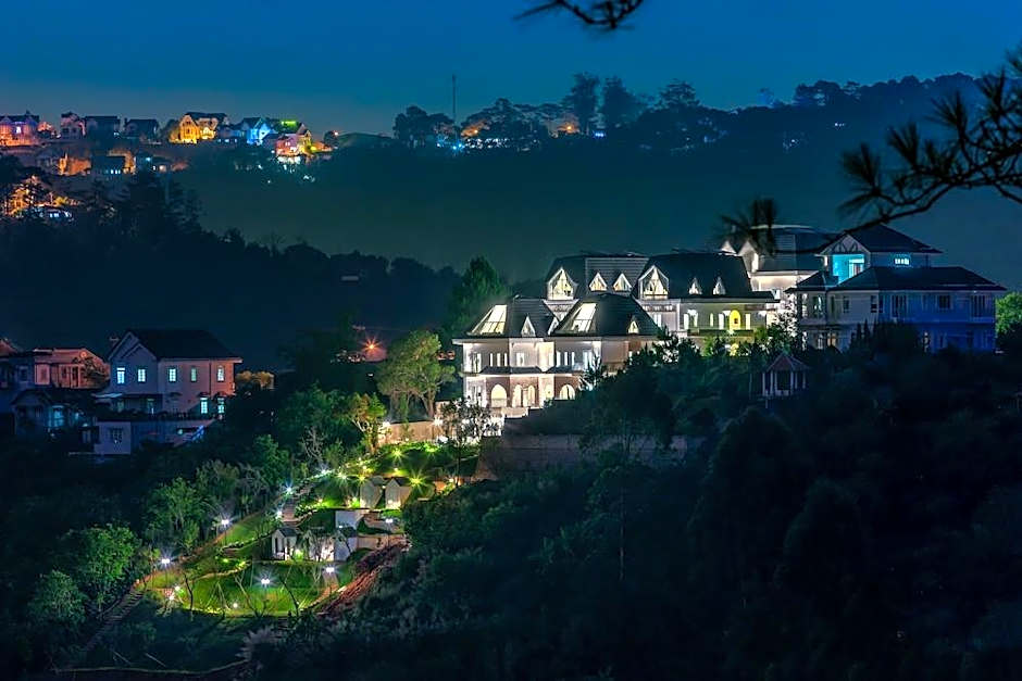 Dalat De Charme Village