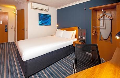 Double Room with Free Hot Breakfast - Accessible