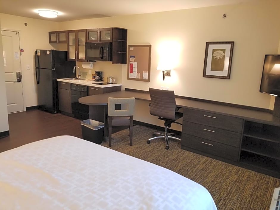 Candlewood Suites - Davenport, an IHG Hotel