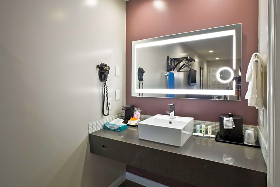 Bay Area Inn & Suites