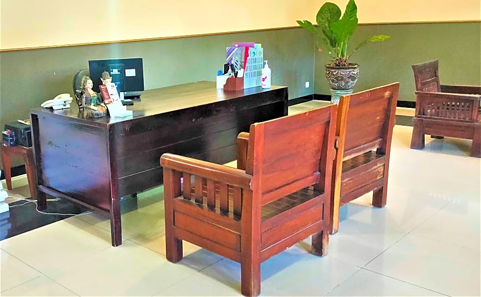 Hotel Savitri Country