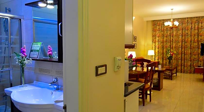 Comfort Hotel Suites