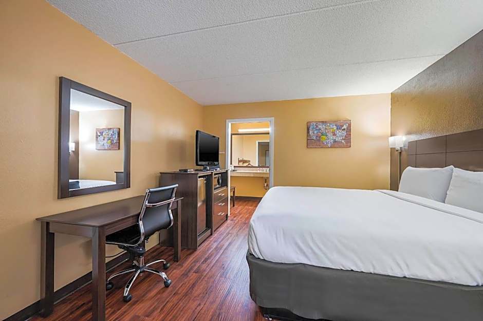 Econo Lodge Columbus near Airport