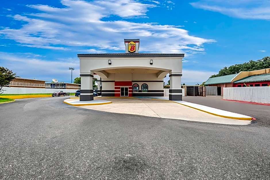 Super 8 by Wyndham Baton Rouge/I-10