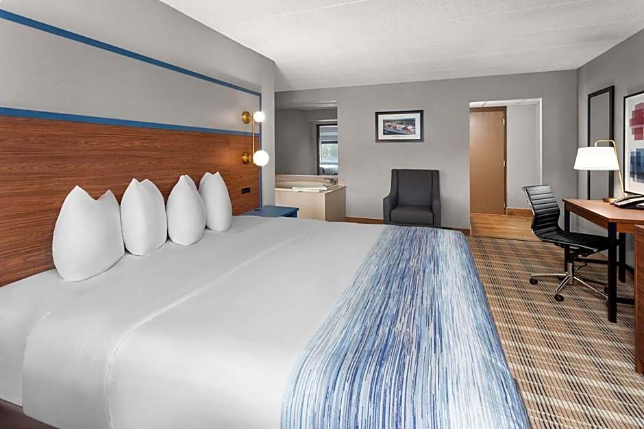 AmericInn & Suites by Wyndham Baraboo Event Center