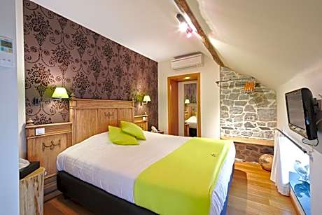 Deluxe Double Room with Shower