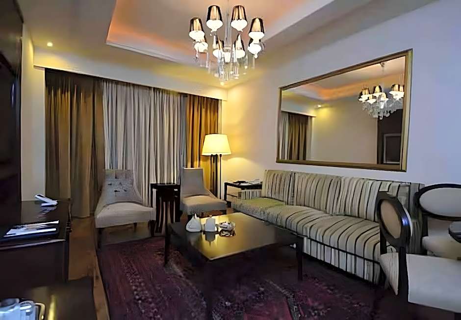Photo 1 of 5 of Suite