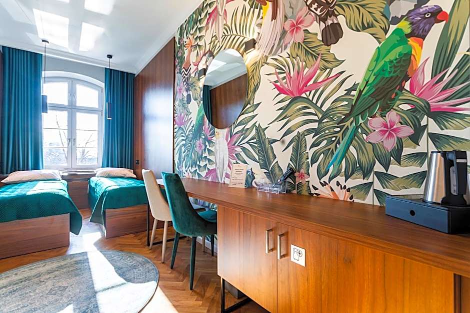 Forrest Apartments & Hostel