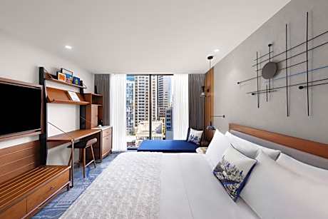 Superior King Room with City View