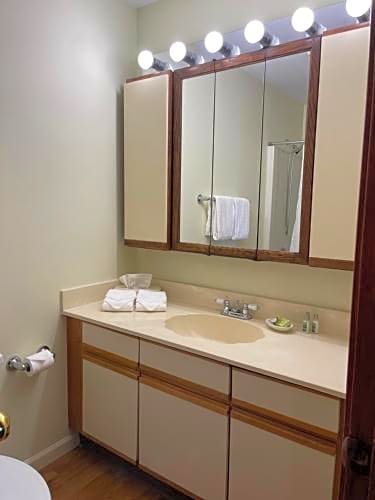 Berkshire Yankee Suites - An Extended Stay Hotel
