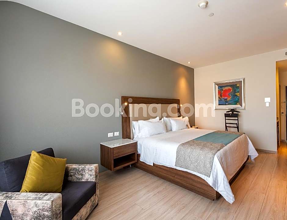 HS HOTSSON Hotel Irapuato