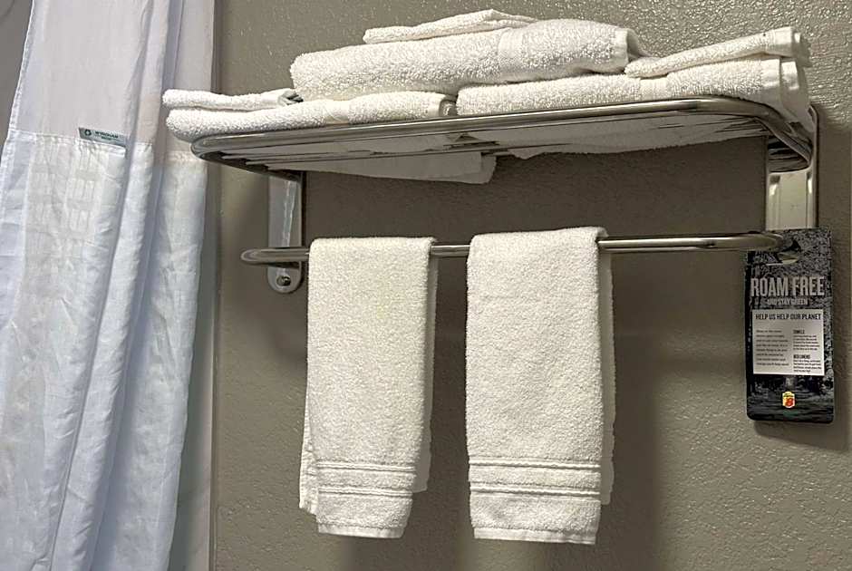 Super 8 by Wyndham Monroe